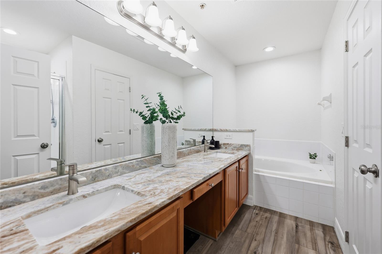 Image 20 of 51 For 14018 Evening Sky Pl