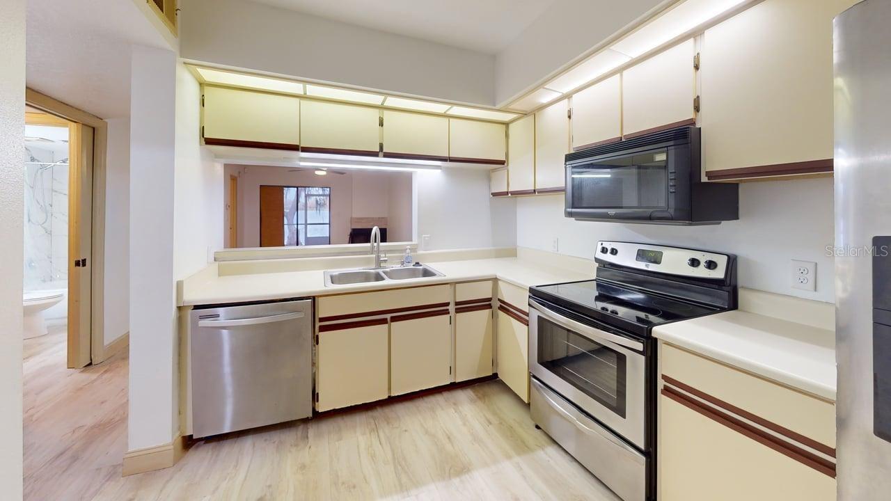 Image 3 of 22 For 25107 Northlake Drive 25107