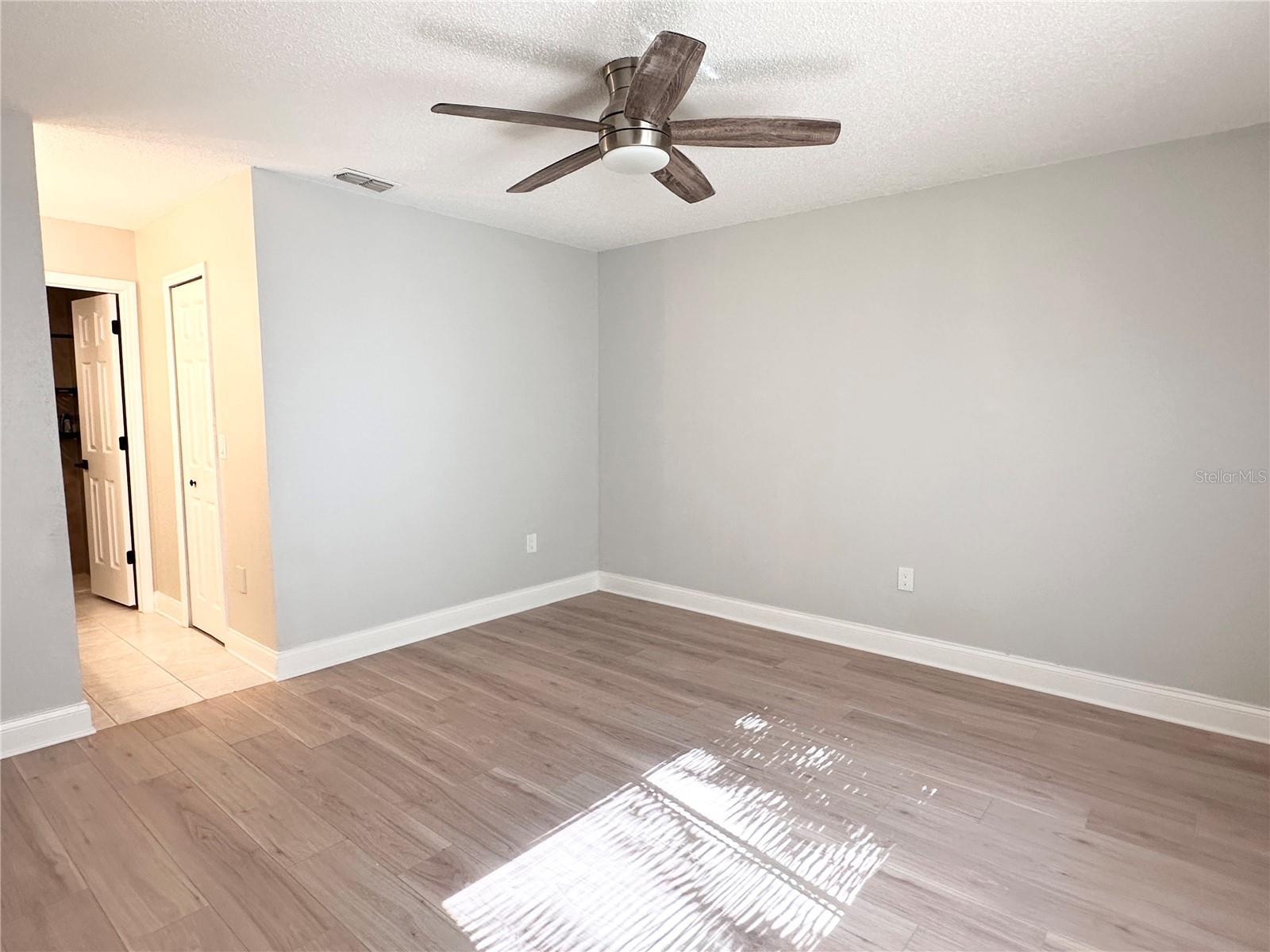 Image 5 of 14 For 5924 Sagunto Street