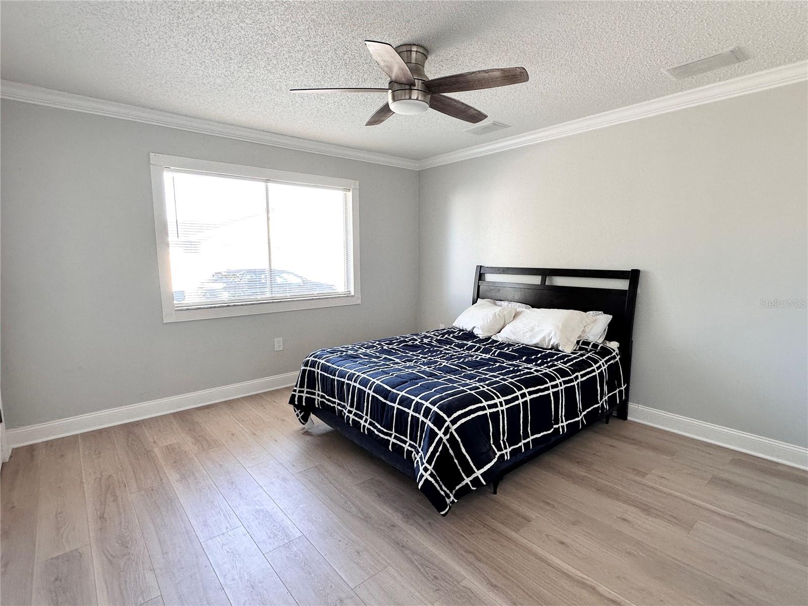 Image 9 of 14 For 5924 Sagunto Street