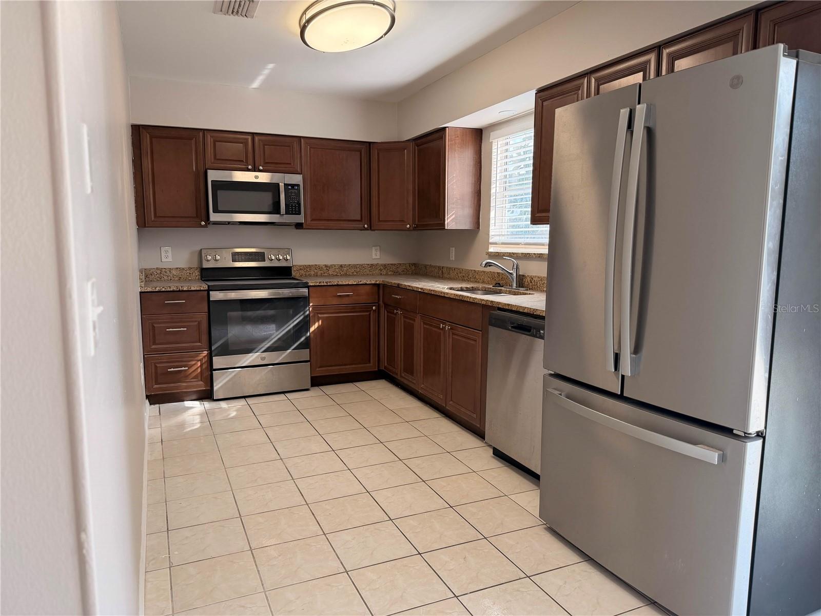 Image 11 of 13 For 2032 Tropic Bay Court