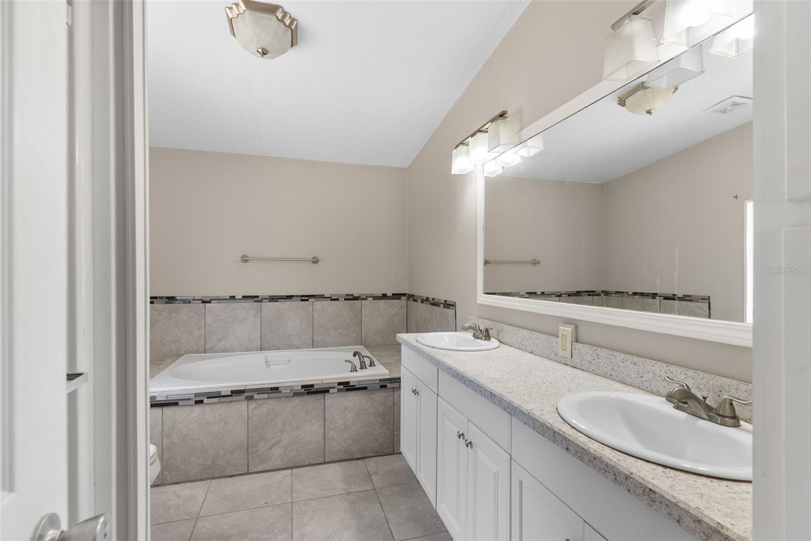 Image 22 of 39 For 6682 156th Place