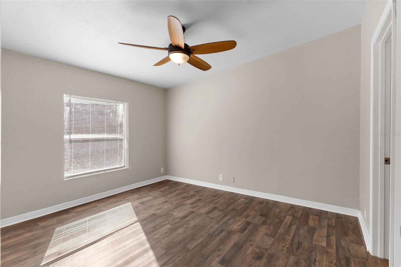 Image 24 of 39 For 6682 156th Place