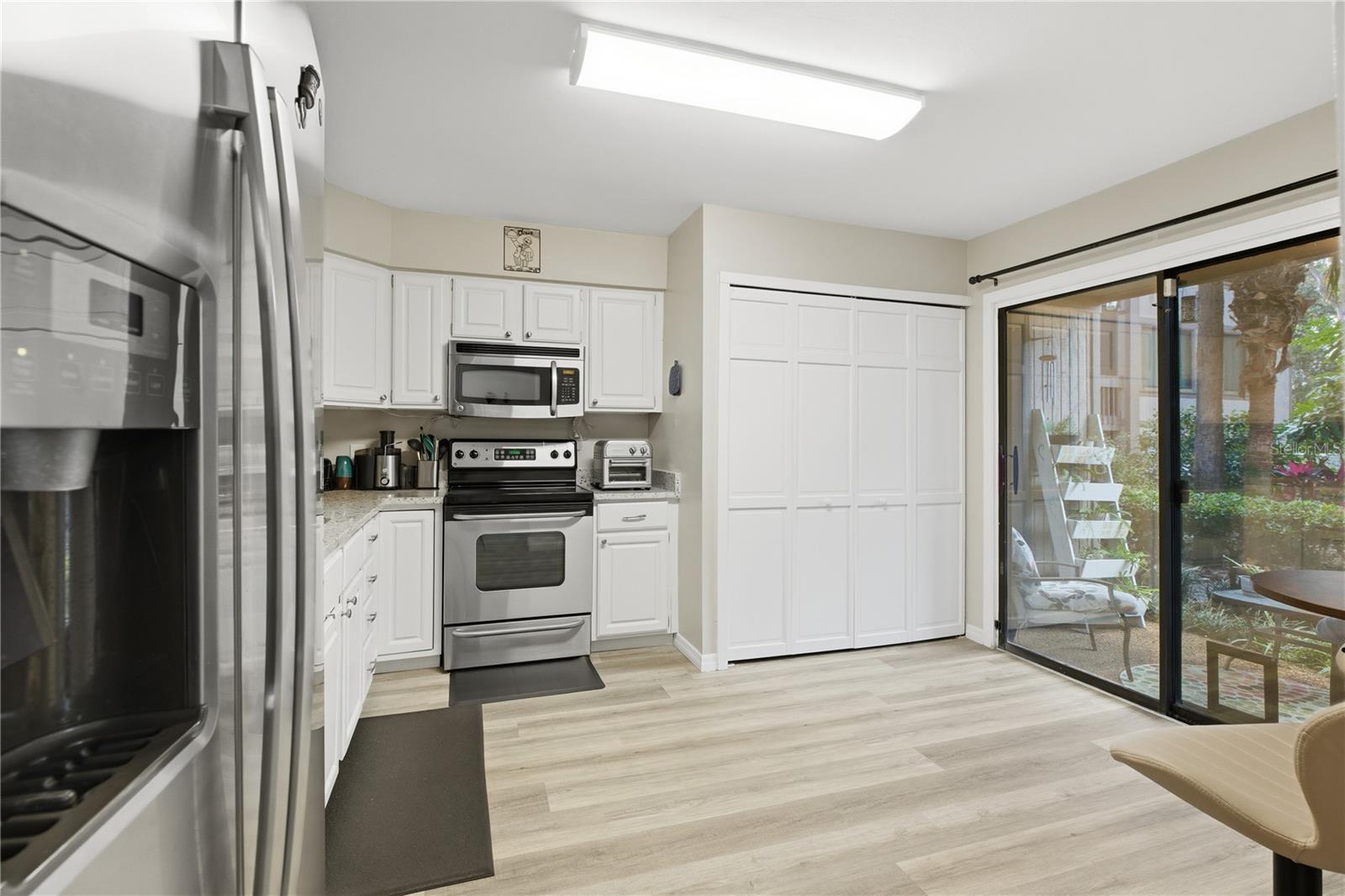 Image 5 of 35 For 654 Lake Villas Drive 654