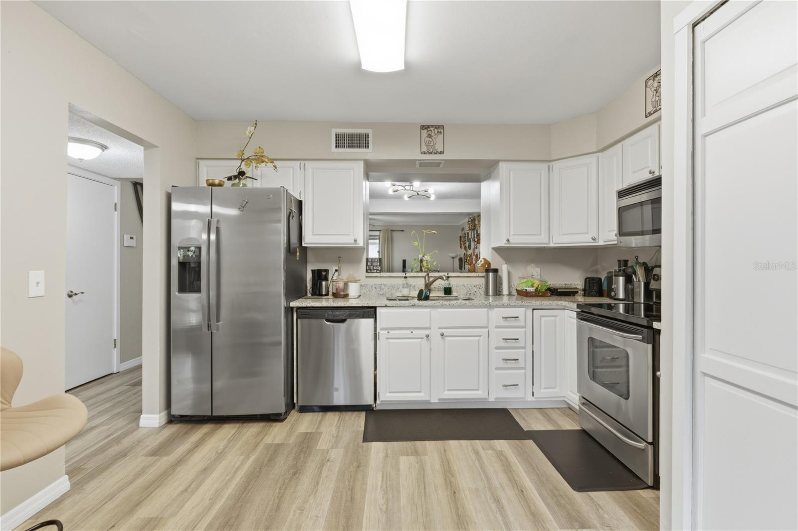 Image 6 of 35 For 654 Lake Villas Drive 654