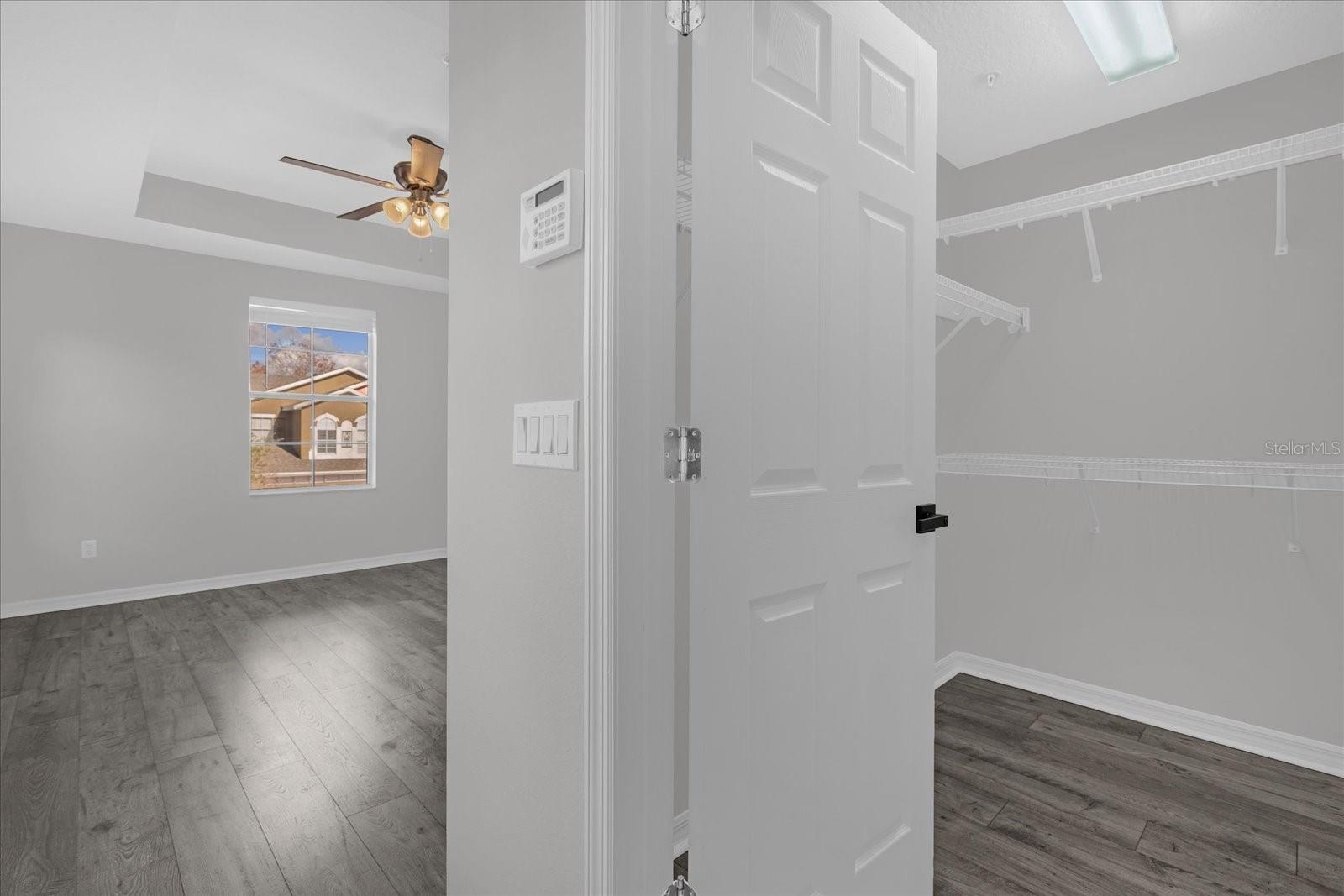 Image 13 of 25 For 9450 Silver Buttonwood Street