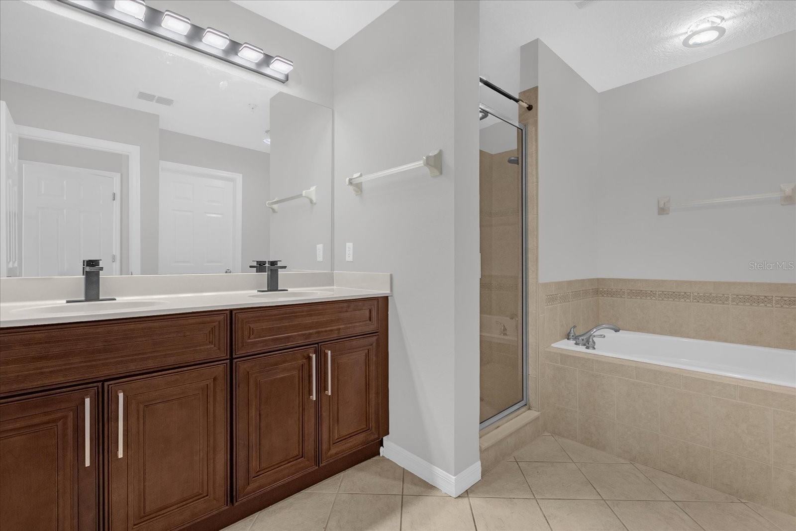 Image 14 of 25 For 9450 Silver Buttonwood Street