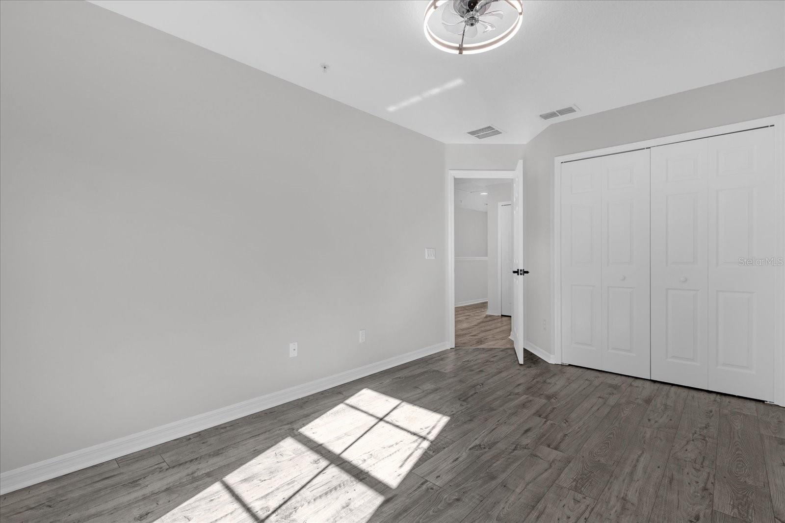 Image 18 of 25 For 9450 Silver Buttonwood Street