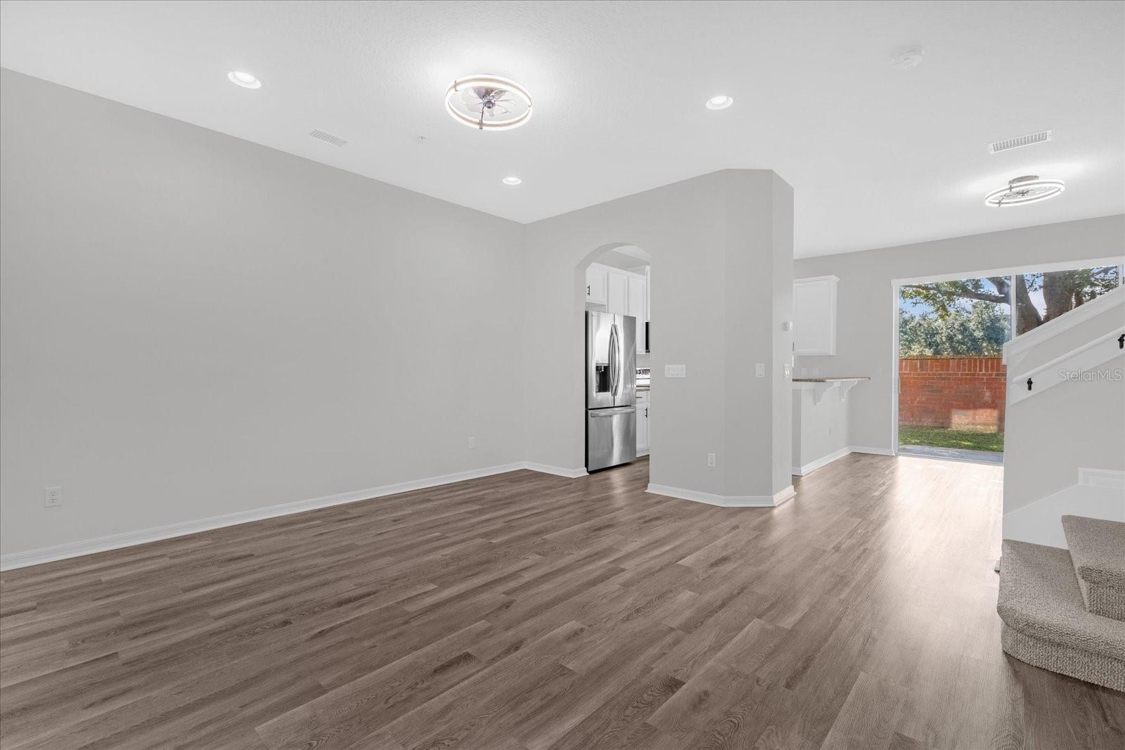 Image 3 of 25 For 9450 Silver Buttonwood Street