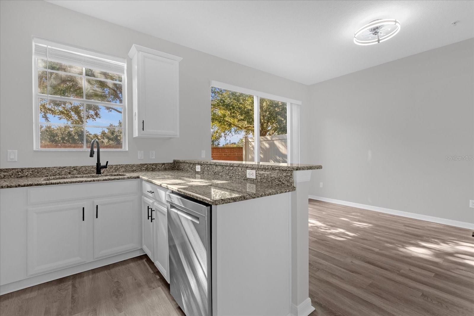 Image 5 of 25 For 9450 Silver Buttonwood Street