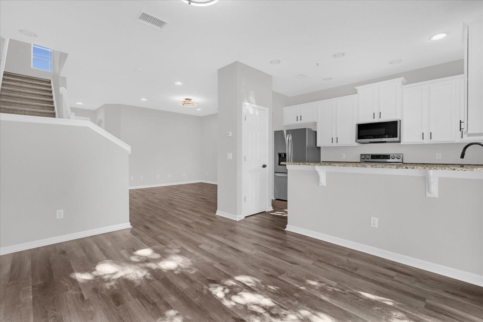 Image 8 of 25 For 9450 Silver Buttonwood Street