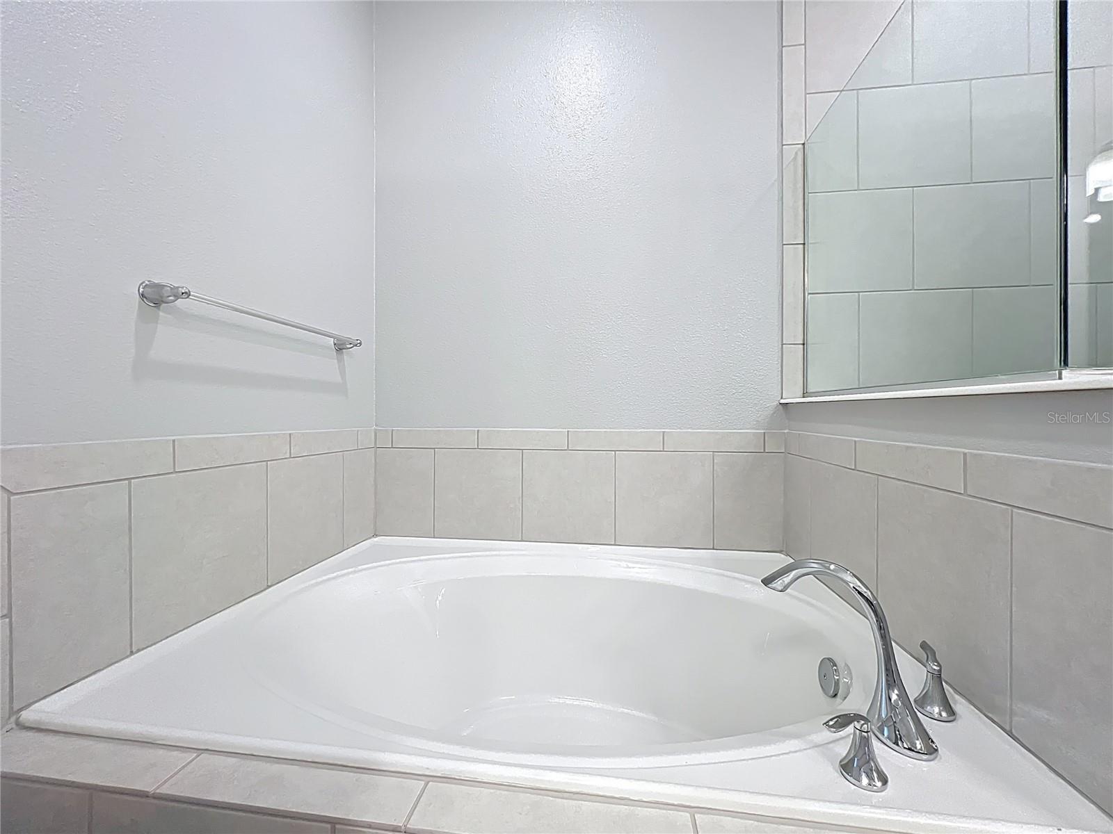 Image 40 of 54 For 2592 Econ Landing Boulevard