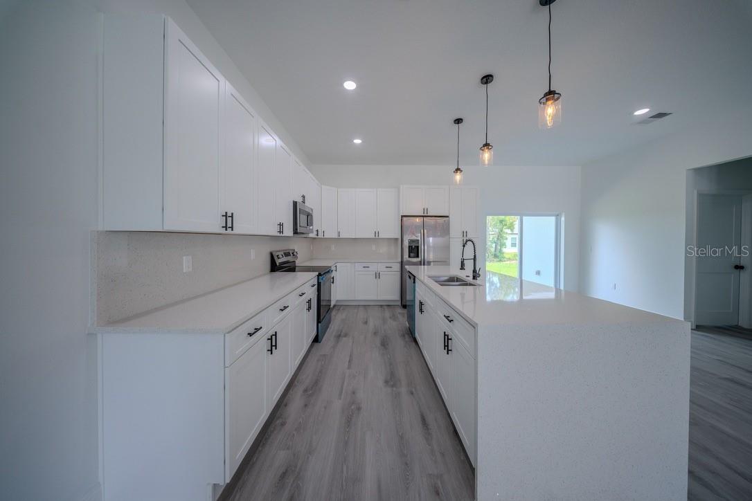 Listing photo id 3 for 4705 159th Lane Road