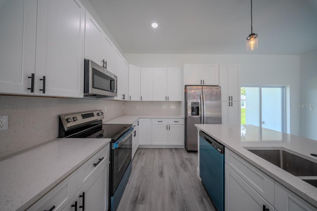 Listing photo id 4 for 4705 159th Lane Road