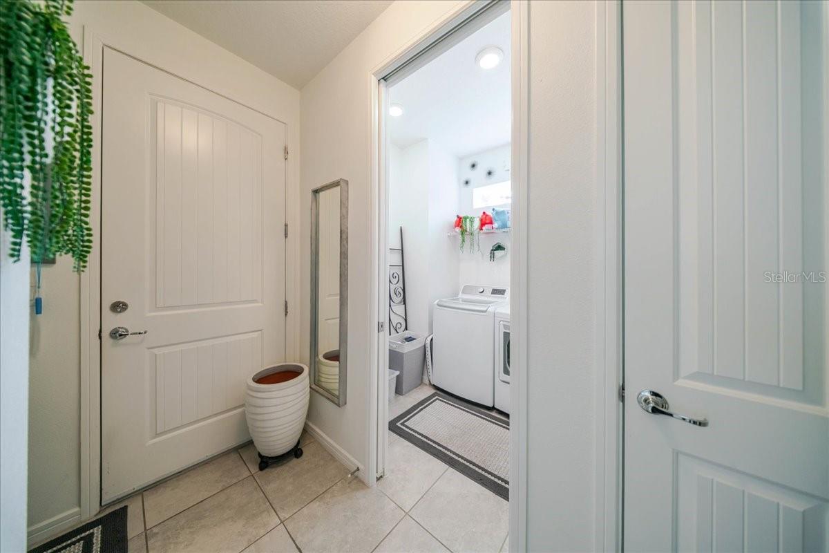 Listing photo id 13 for 1833 Spring Shower Circle