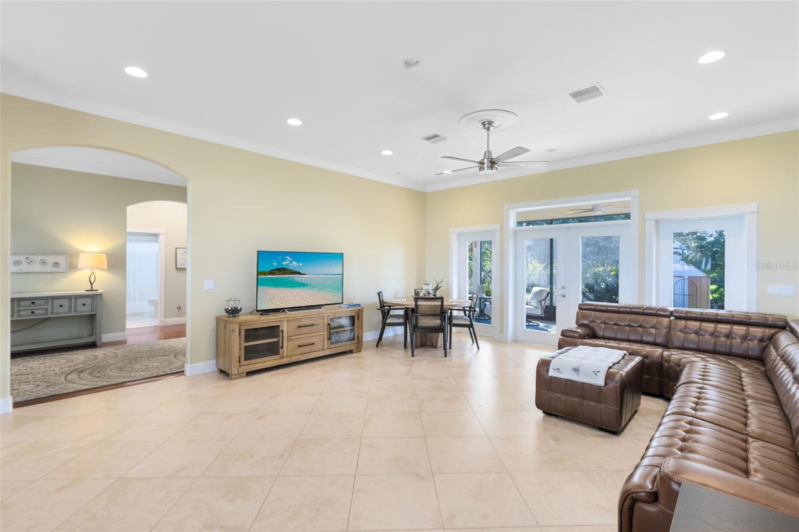 Image 12 of 42 For 1811 Lakeshore Boulevard