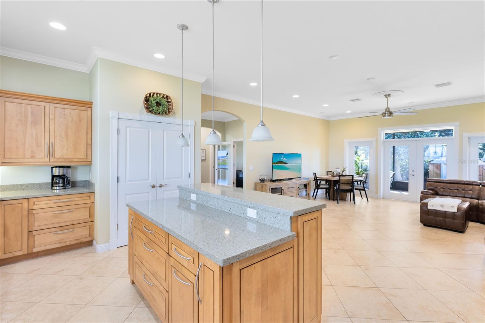 Image 13 of 42 For 1811 Lakeshore Boulevard