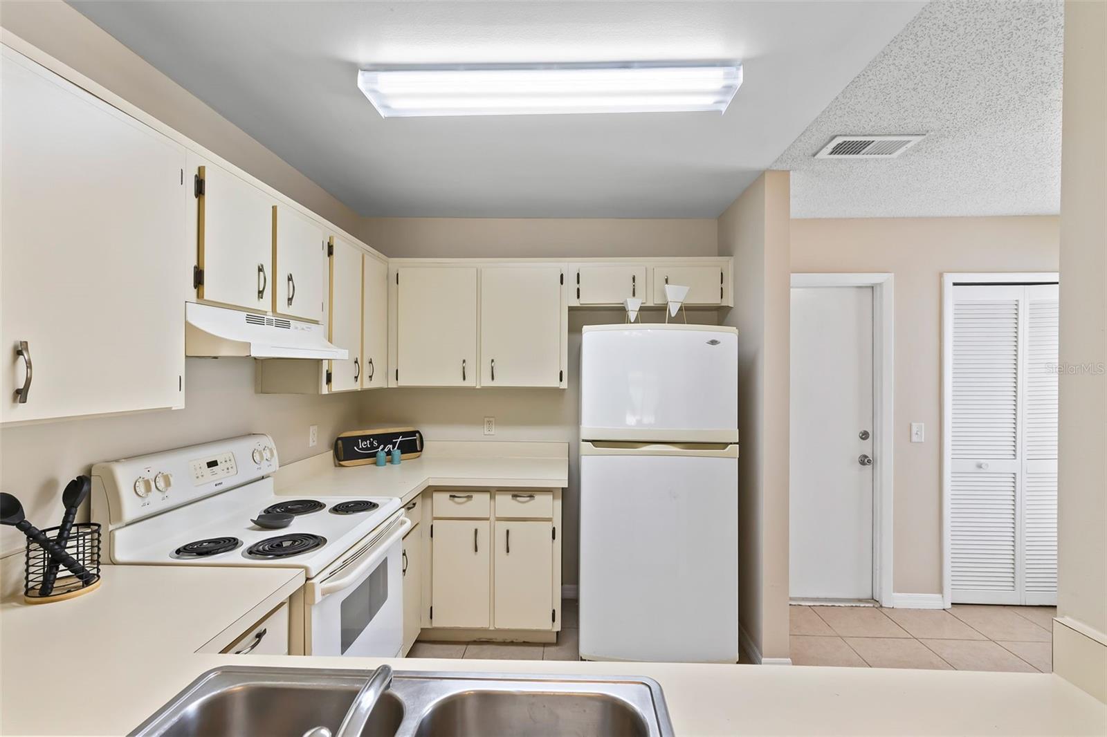 Image 11 of 24 For 7412 Little Pond Court