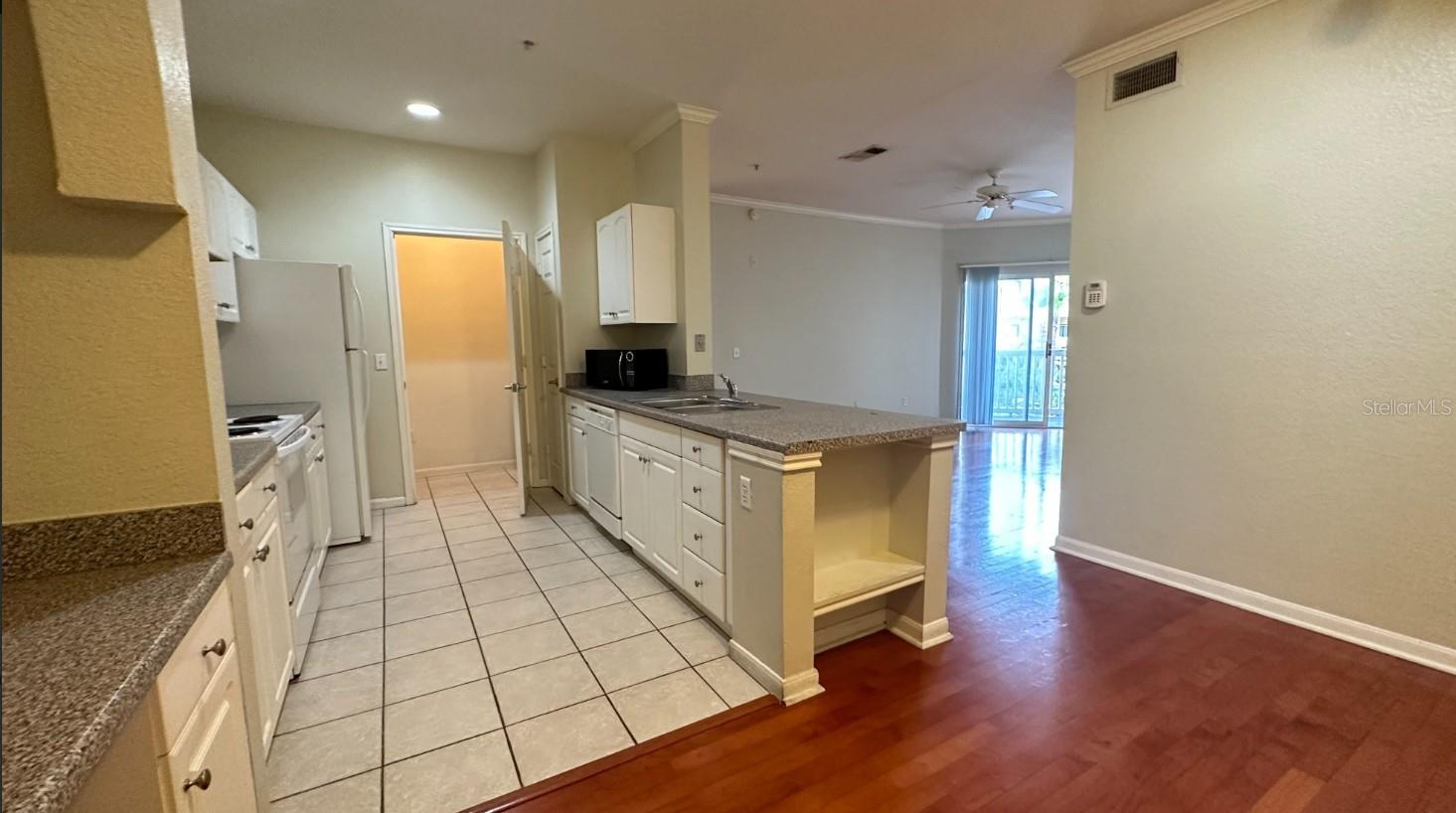 Image 4 of 8 For 860 Orange Avenue 235