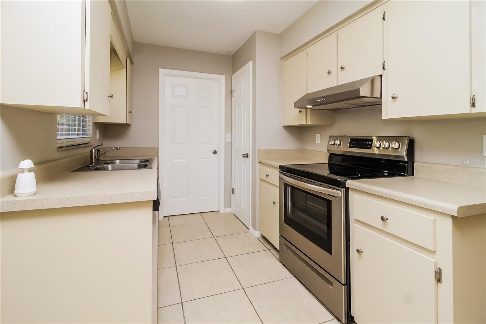 Image 7 of 16 For 865 Rich Drive