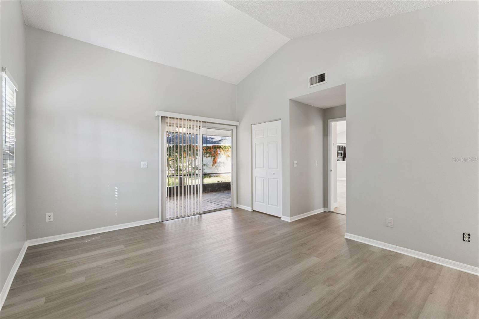 Image 13 of 19 For 115 Cobblestone Way