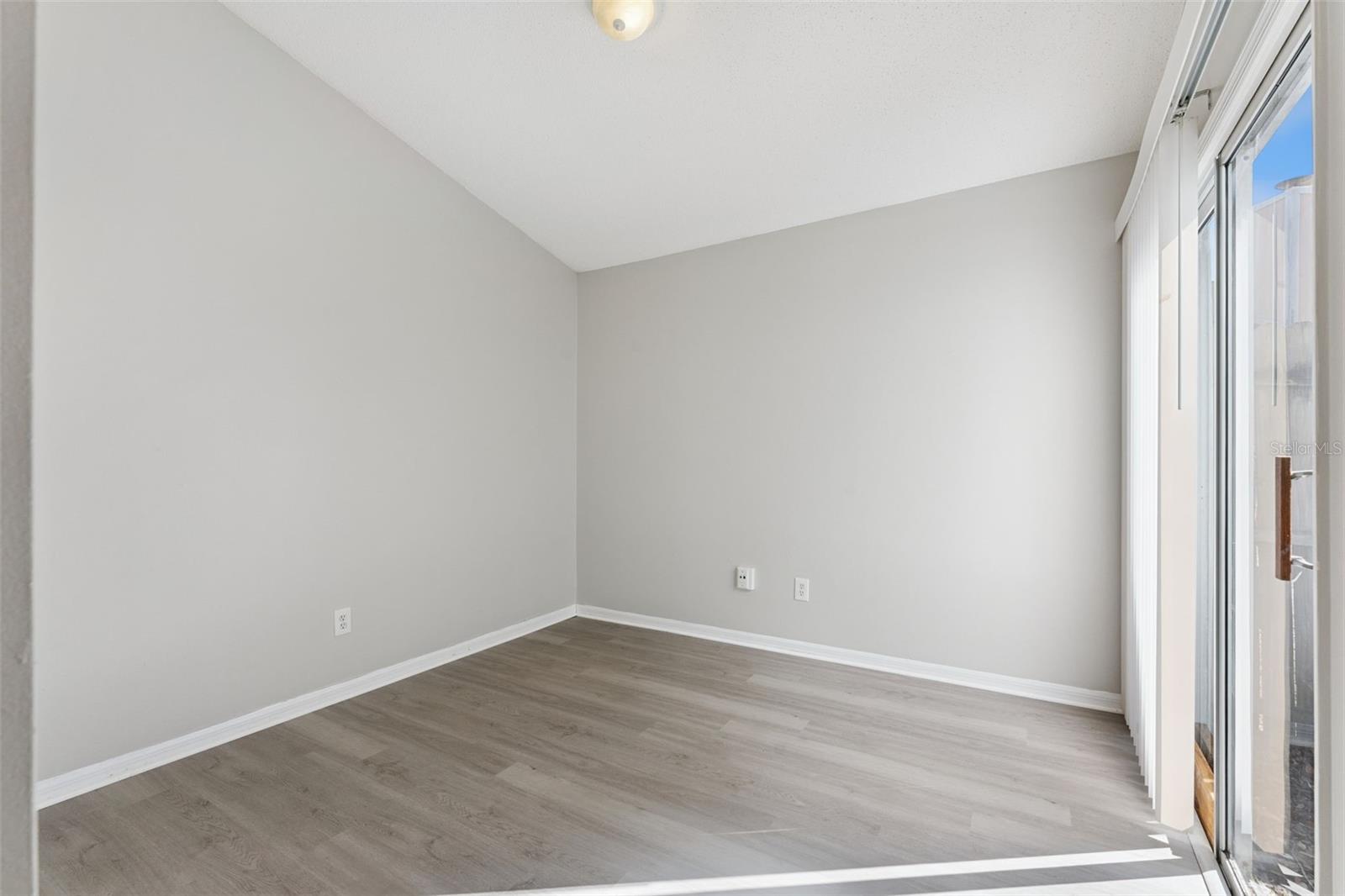 Image 14 of 19 For 115 Cobblestone Way