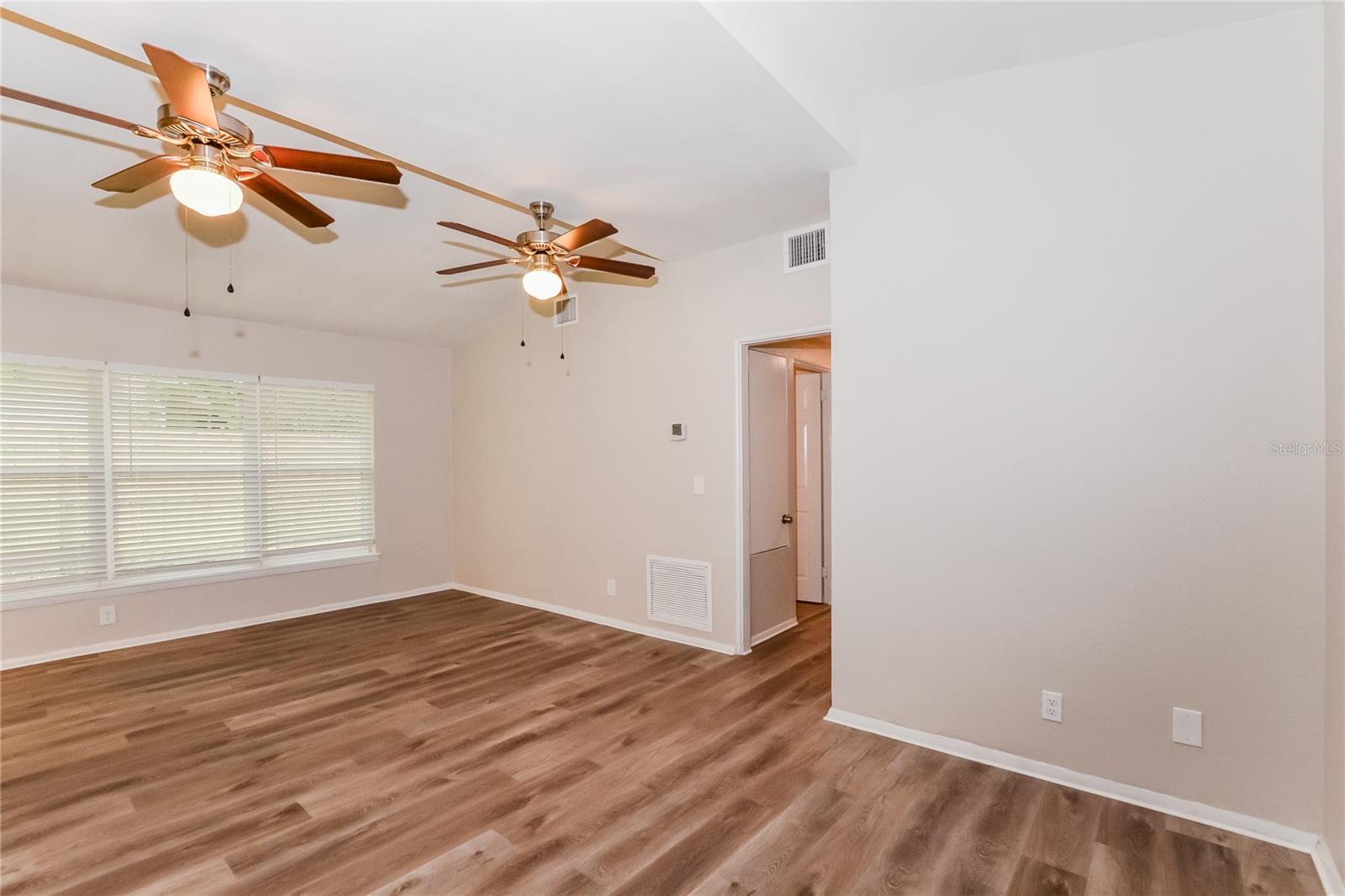 Image 6 of 16 For 3307 Park Avenue