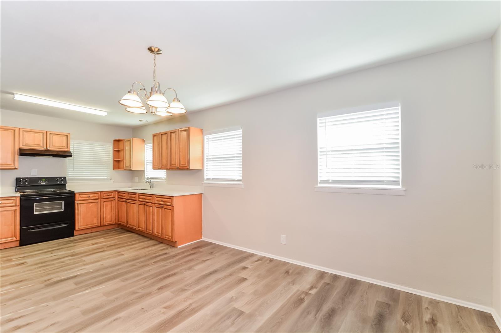 Image 7 of 16 For 3307 Park Avenue