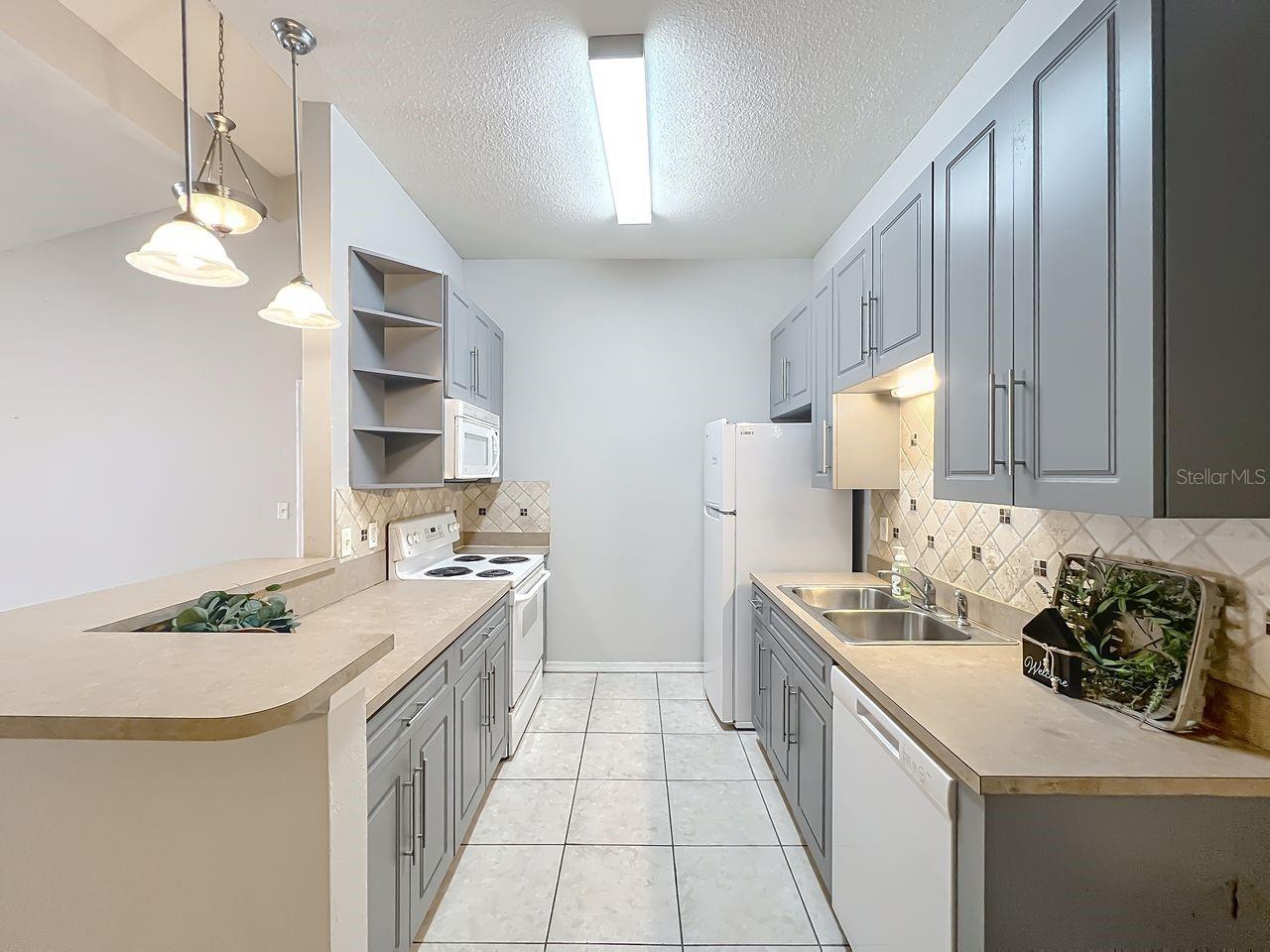 Image 10 of 23 For 185 Pearl Lake Causeway 210