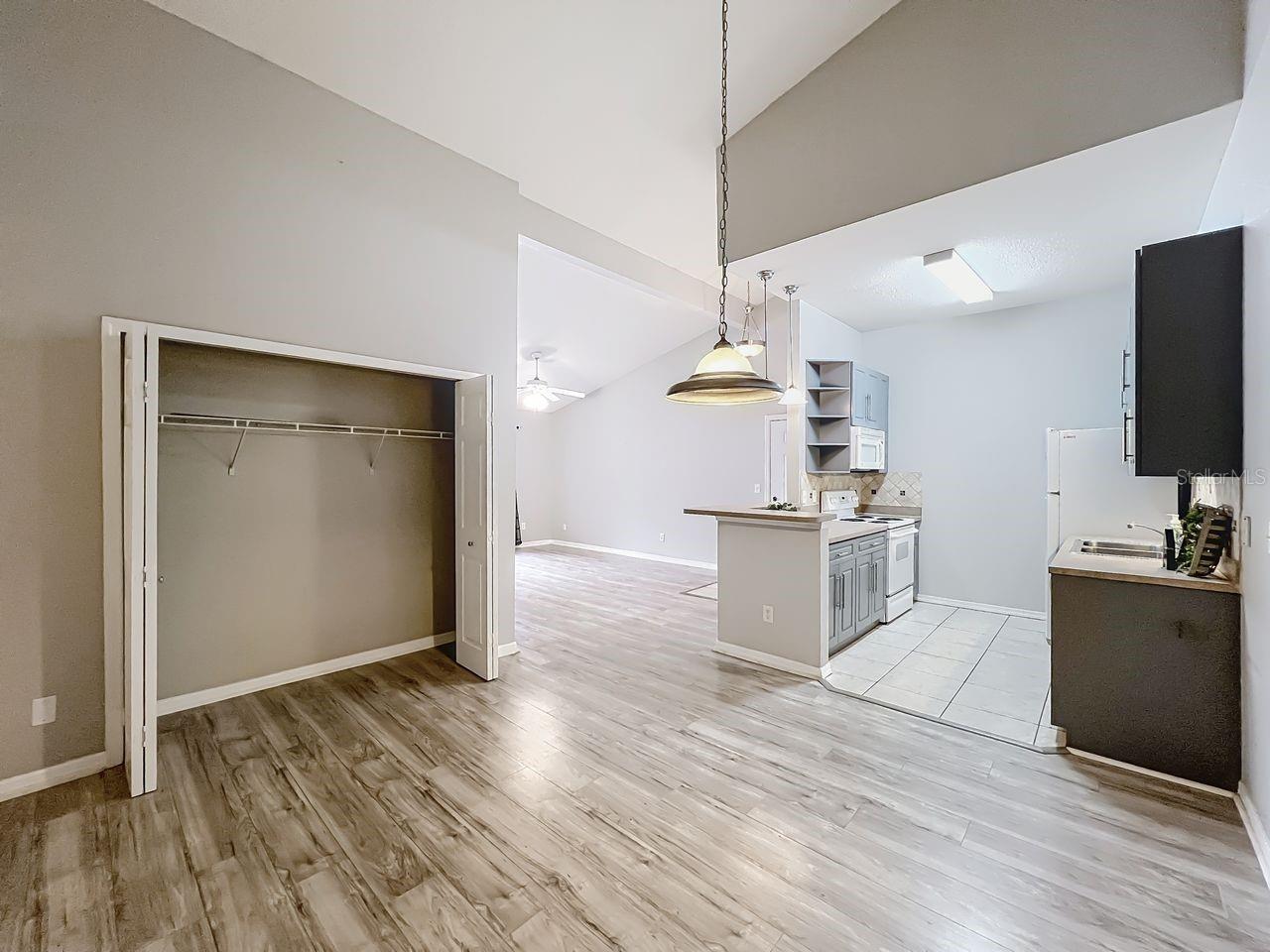 Image 12 of 23 For 185 Pearl Lake Causeway 210