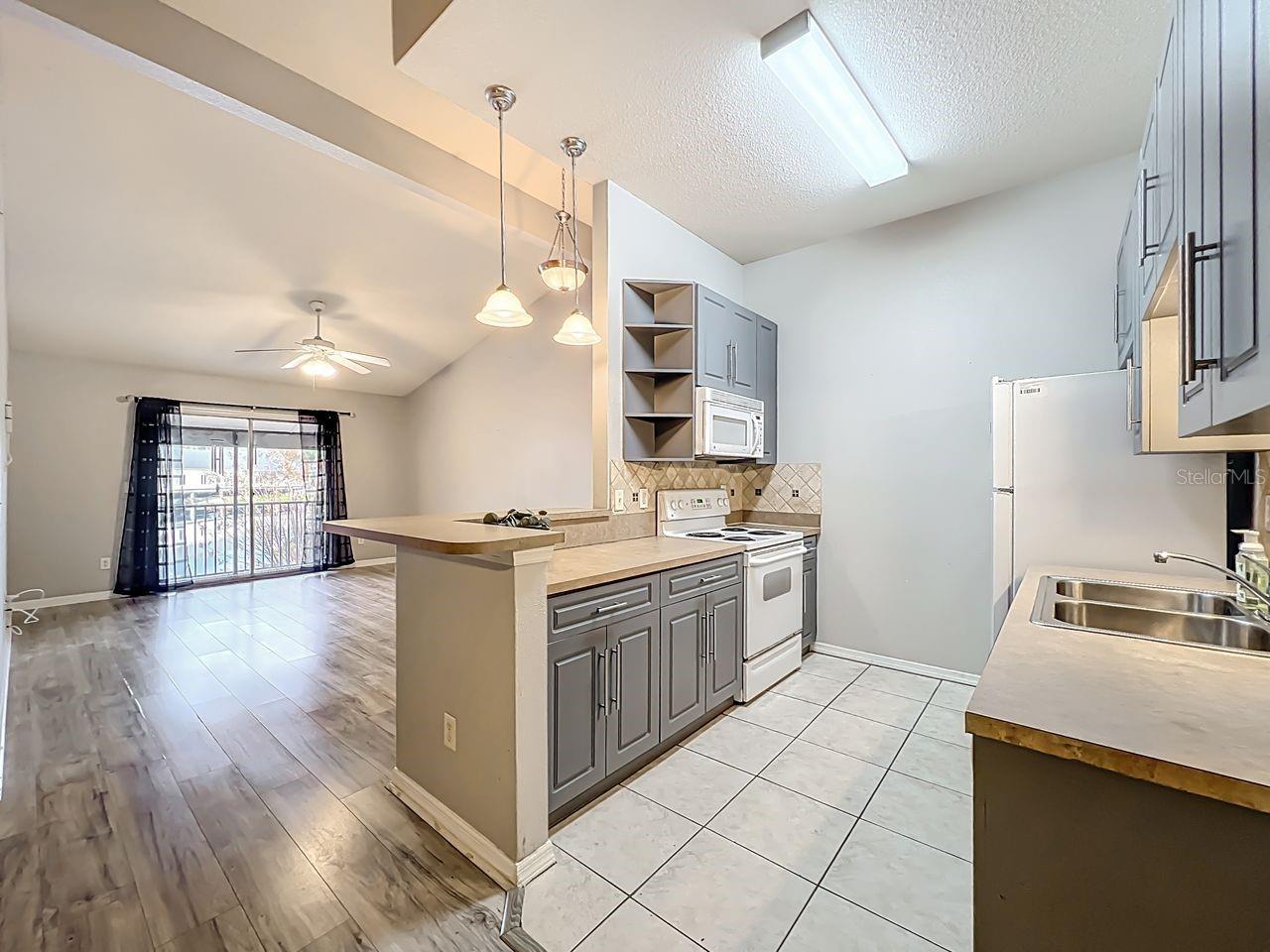 Image 9 of 23 For 185 Pearl Lake Causeway 210