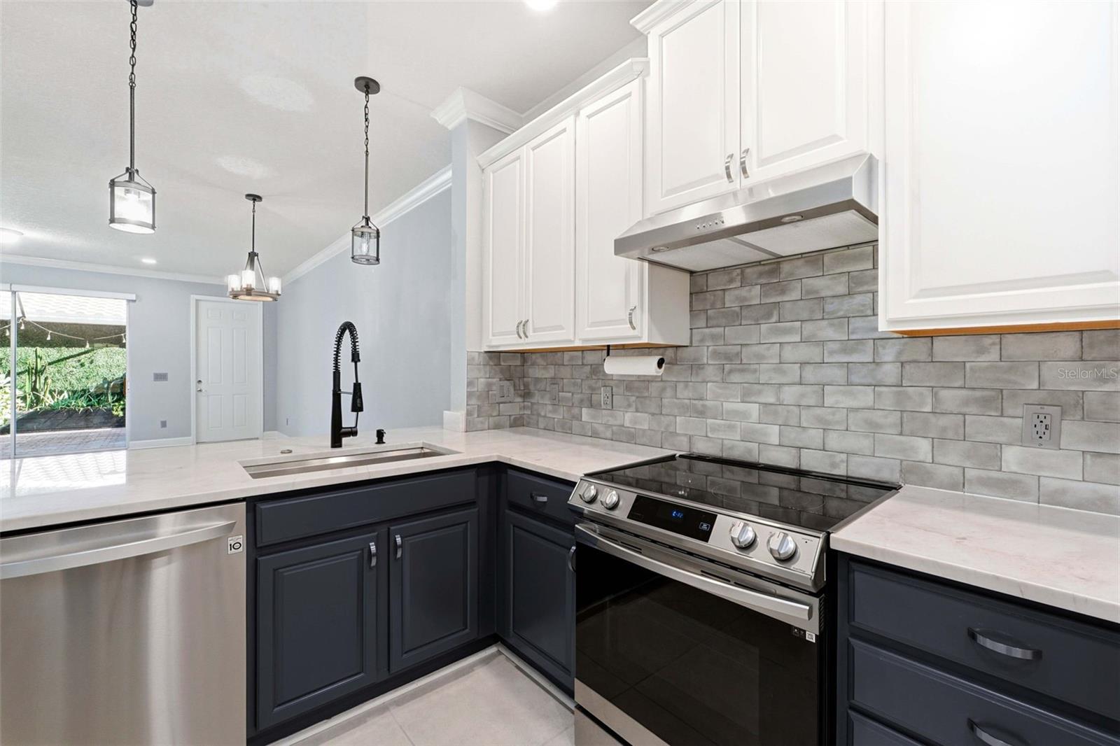 Image 15 of 40 For 12061 Breda Lane