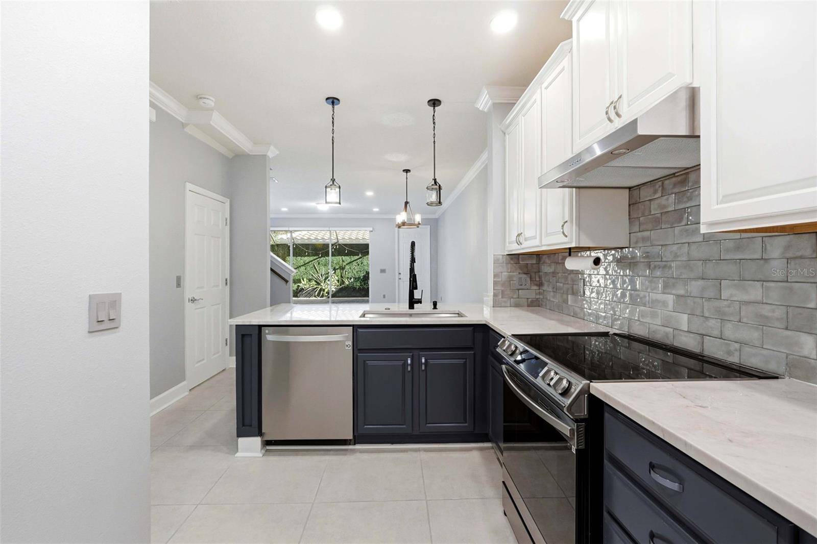 Image 17 of 40 For 12061 Breda Lane