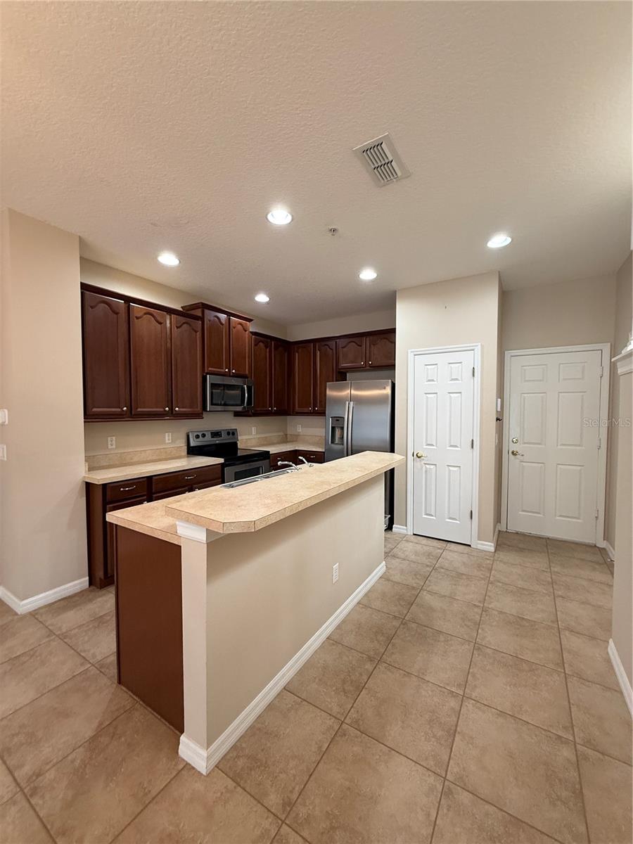 Image 11 of 22 For 9438 Tawnyberry Street