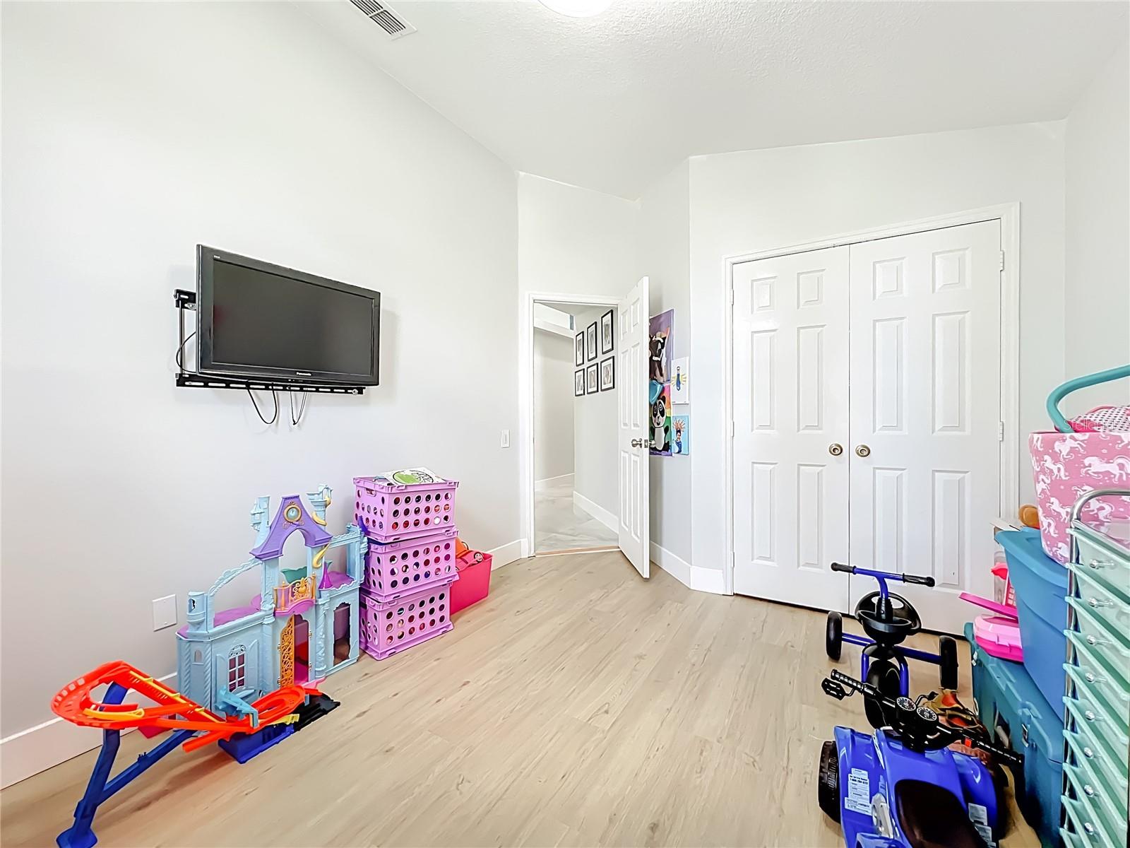 Image 18 of 35 For 9226 Longfellow Place