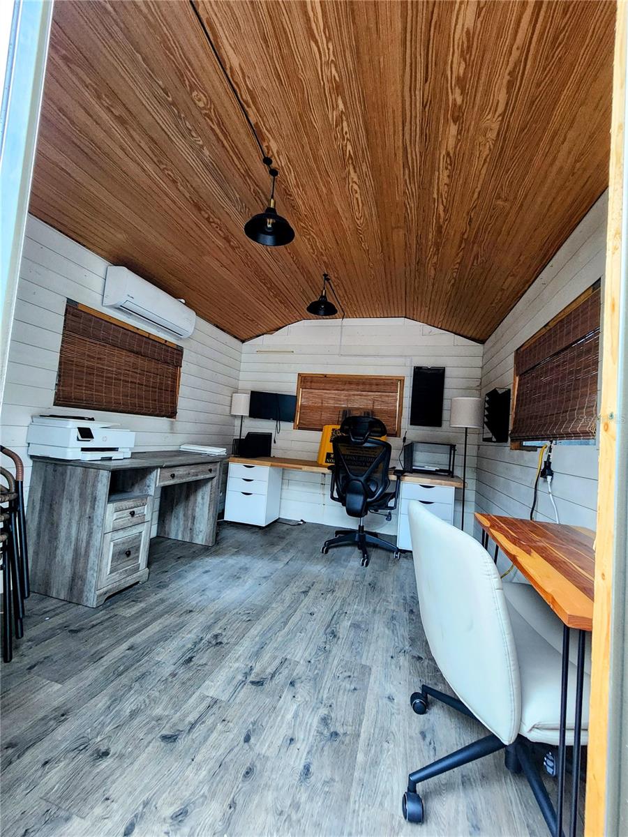 Image 26 of 43 For 16540 Sunshine Avenue