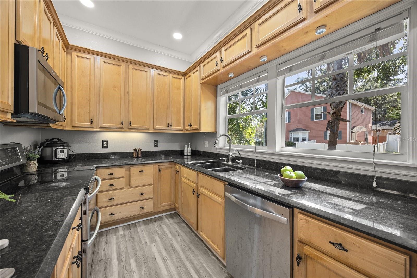 Image 22 of 46 For 748 Altaloma Avenue