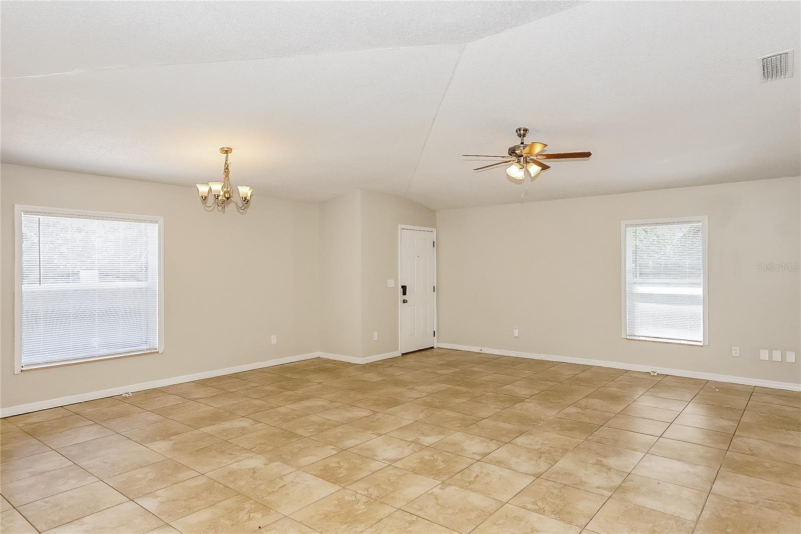 Image 4 of 16 For 824 Pinewood Street