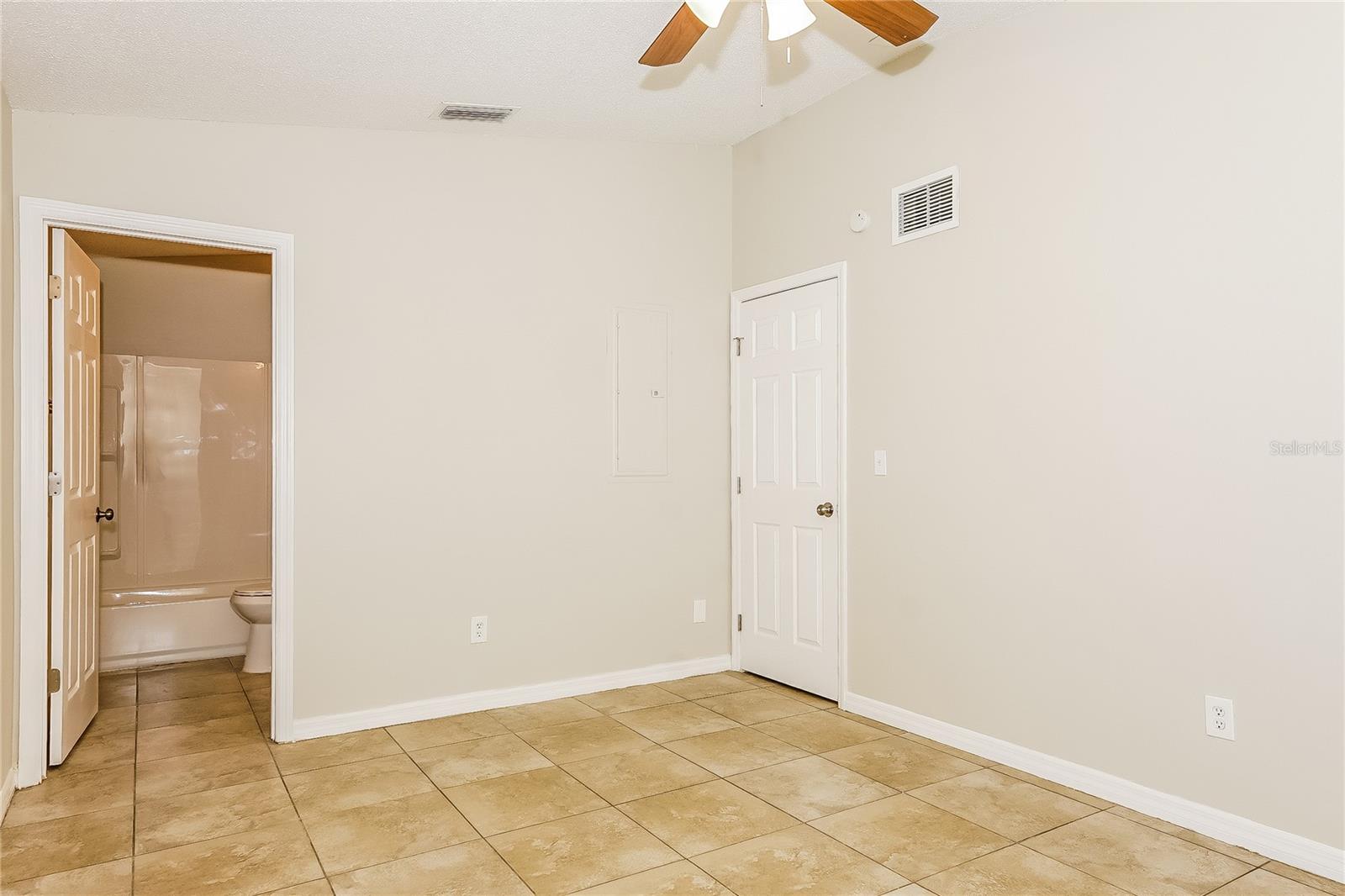 Image 9 of 16 For 824 Pinewood Street