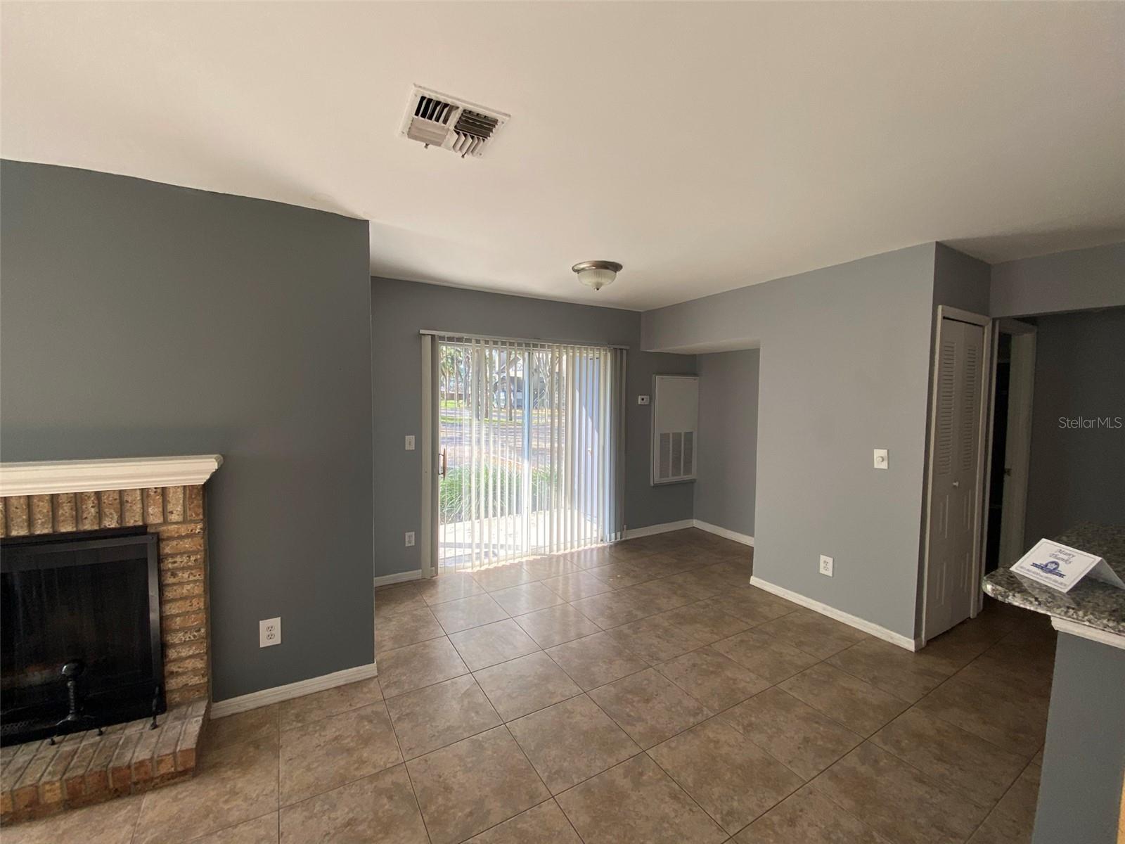 Image 3 of 17 For 962 Newcastle Circle 100