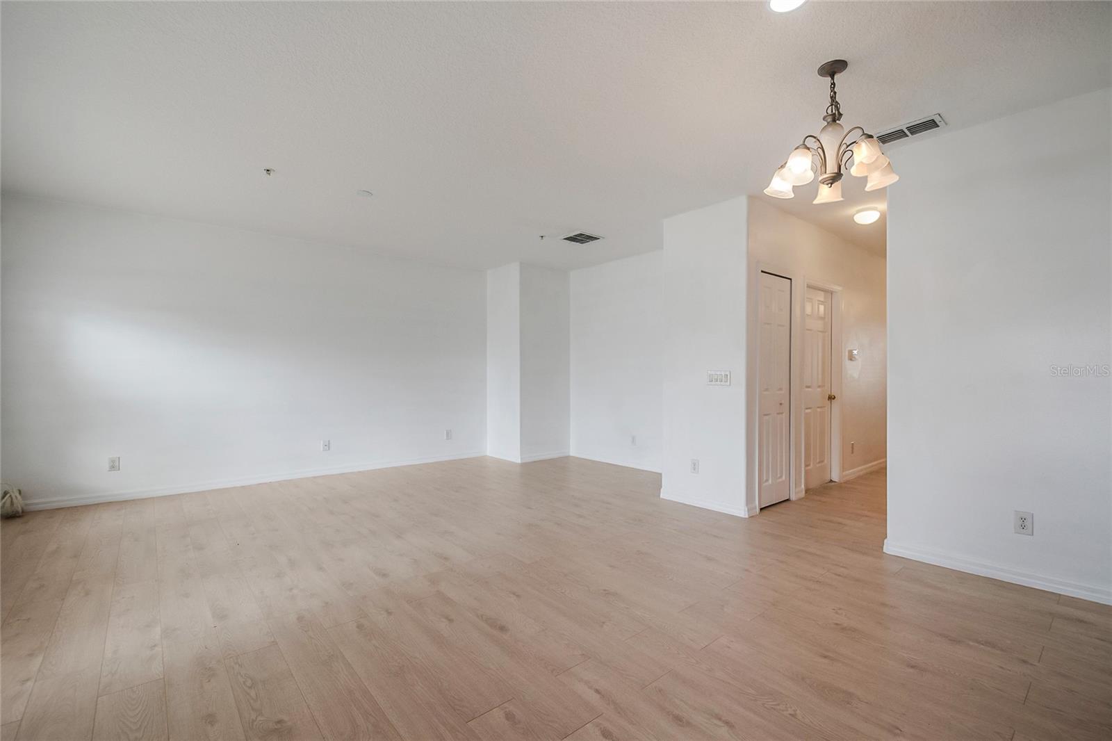 Image 10 of 39 For 2018 Cypress Bay Boulevard