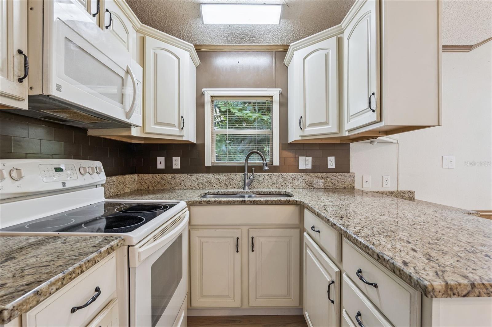 Image 16 of 52 For 3000 Clarcona Road 2914