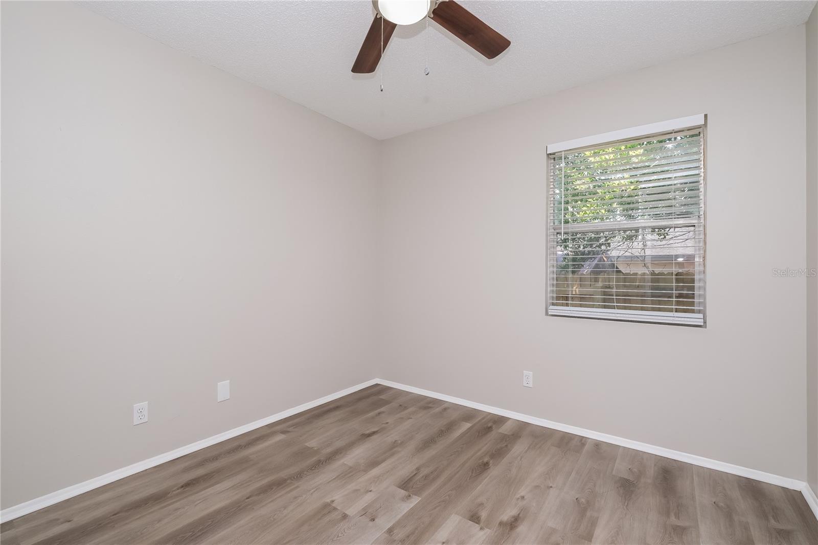 Image 11 of 16 For 425 Disston Avenue