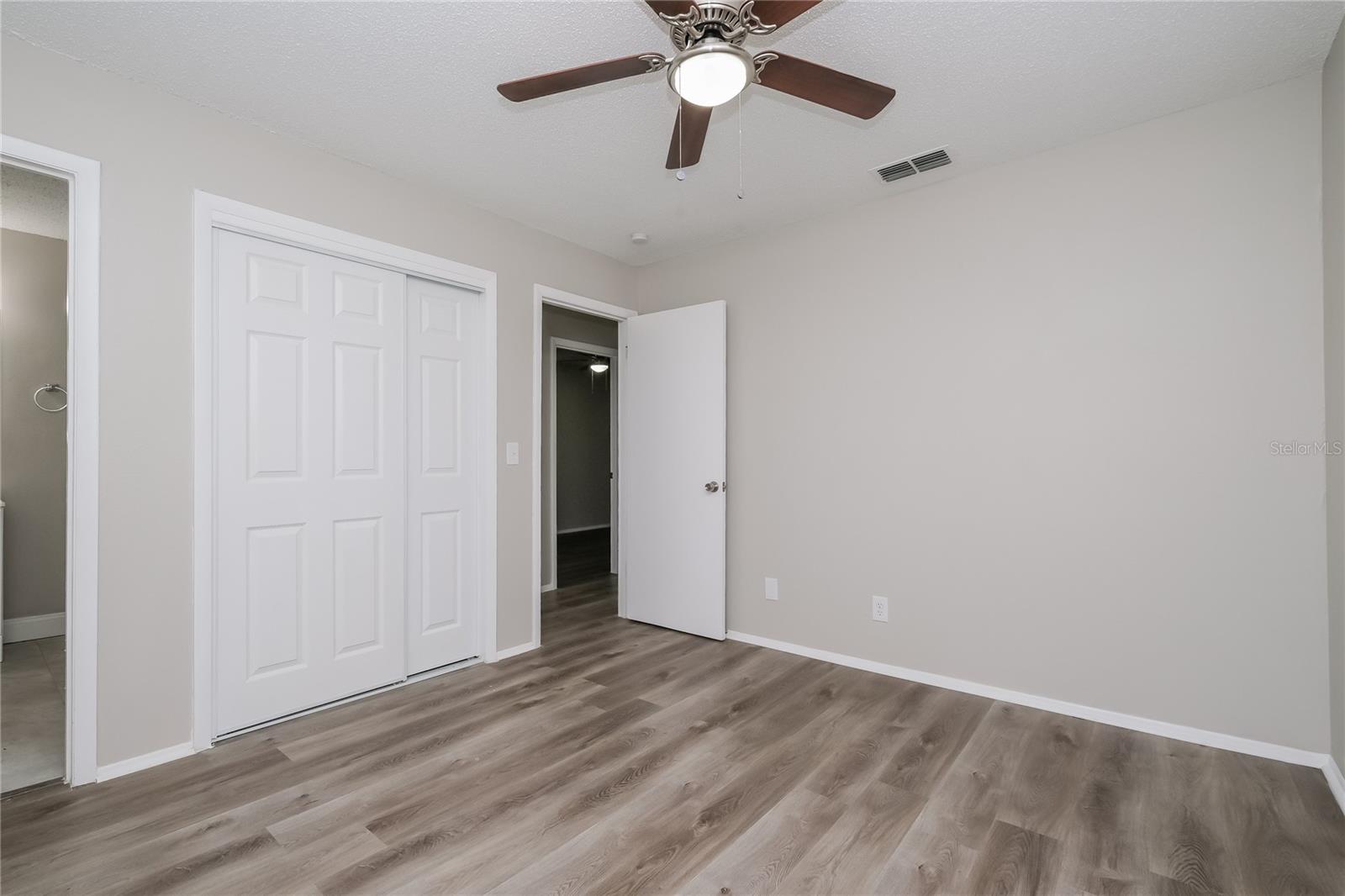 Image 12 of 16 For 425 Disston Avenue