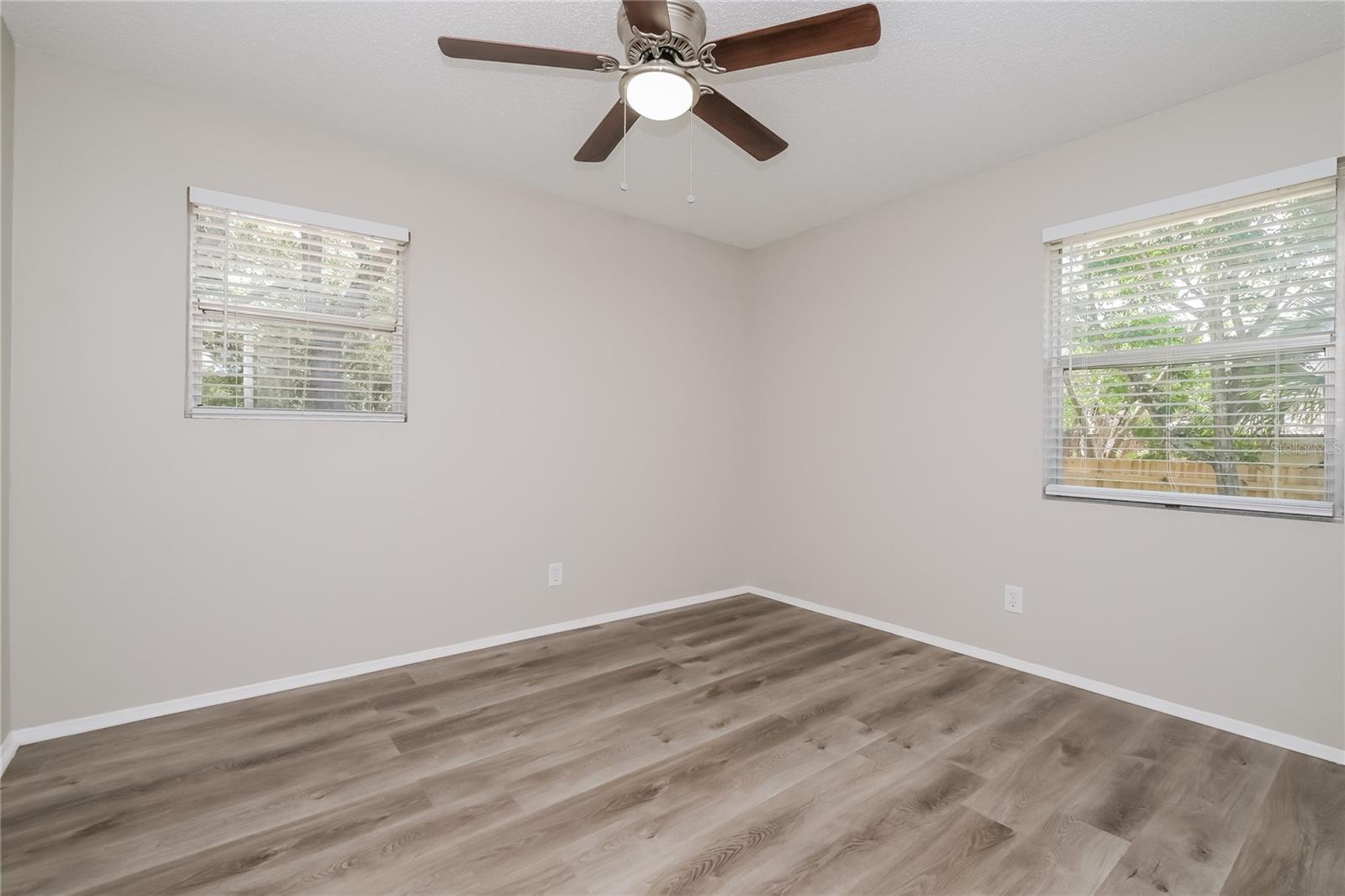 Image 13 of 16 For 425 Disston Avenue