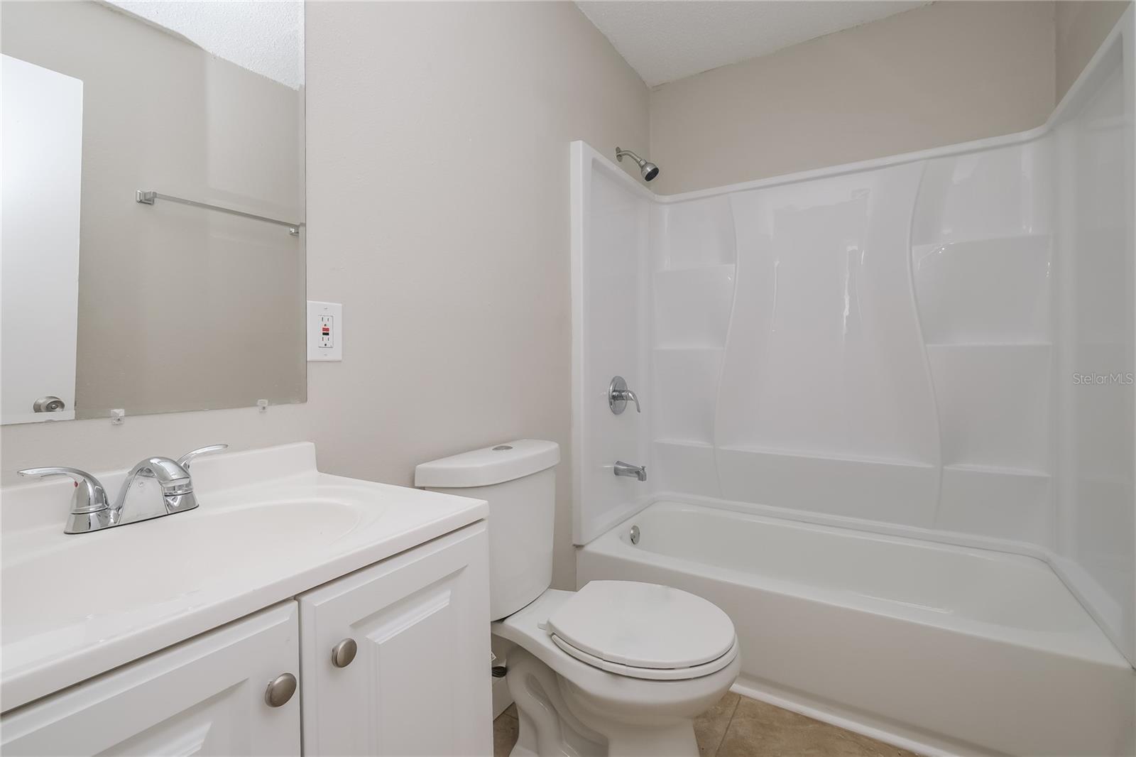 Image 14 of 16 For 425 Disston Avenue