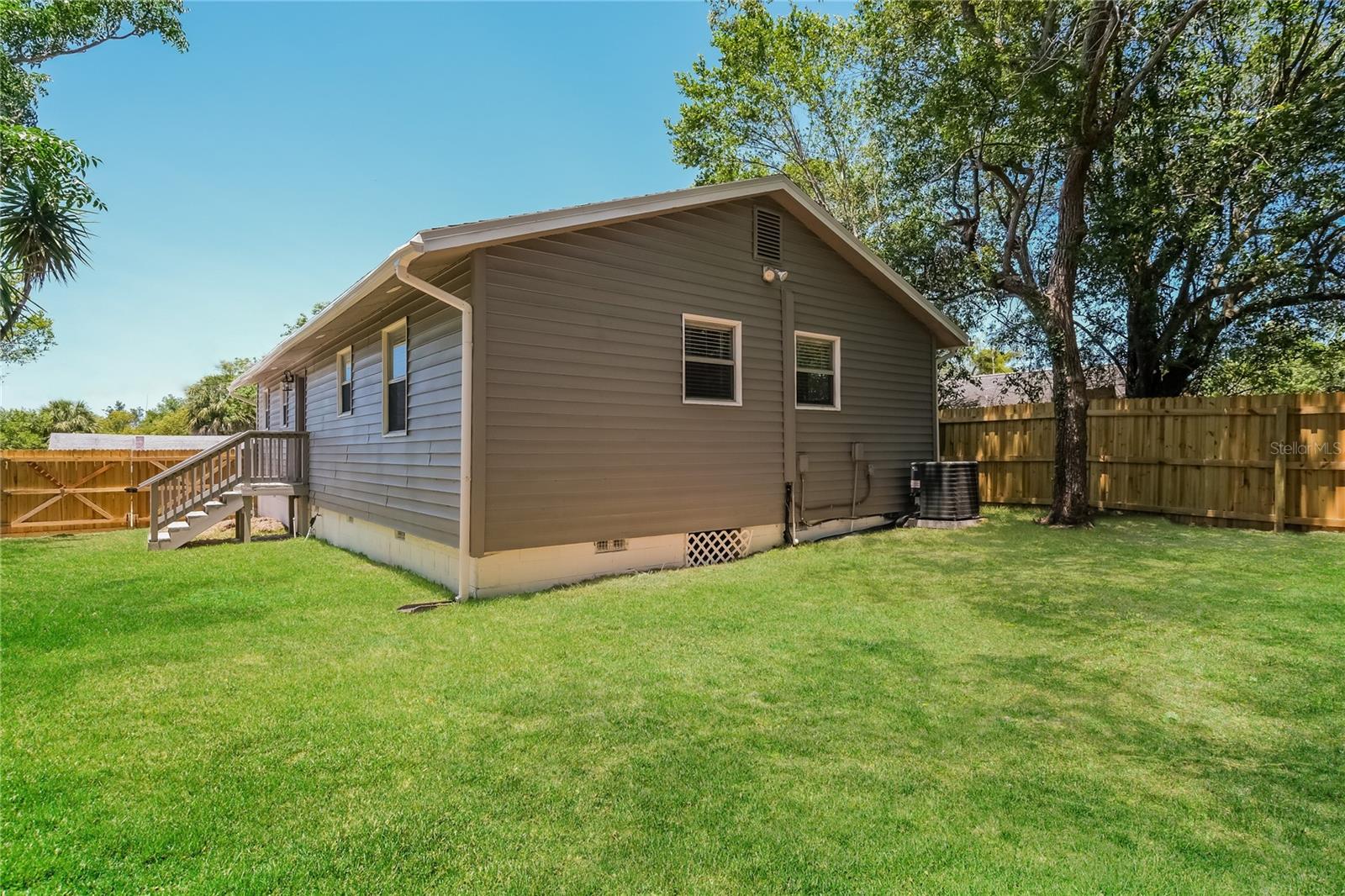 Image 15 of 16 For 425 Disston Avenue