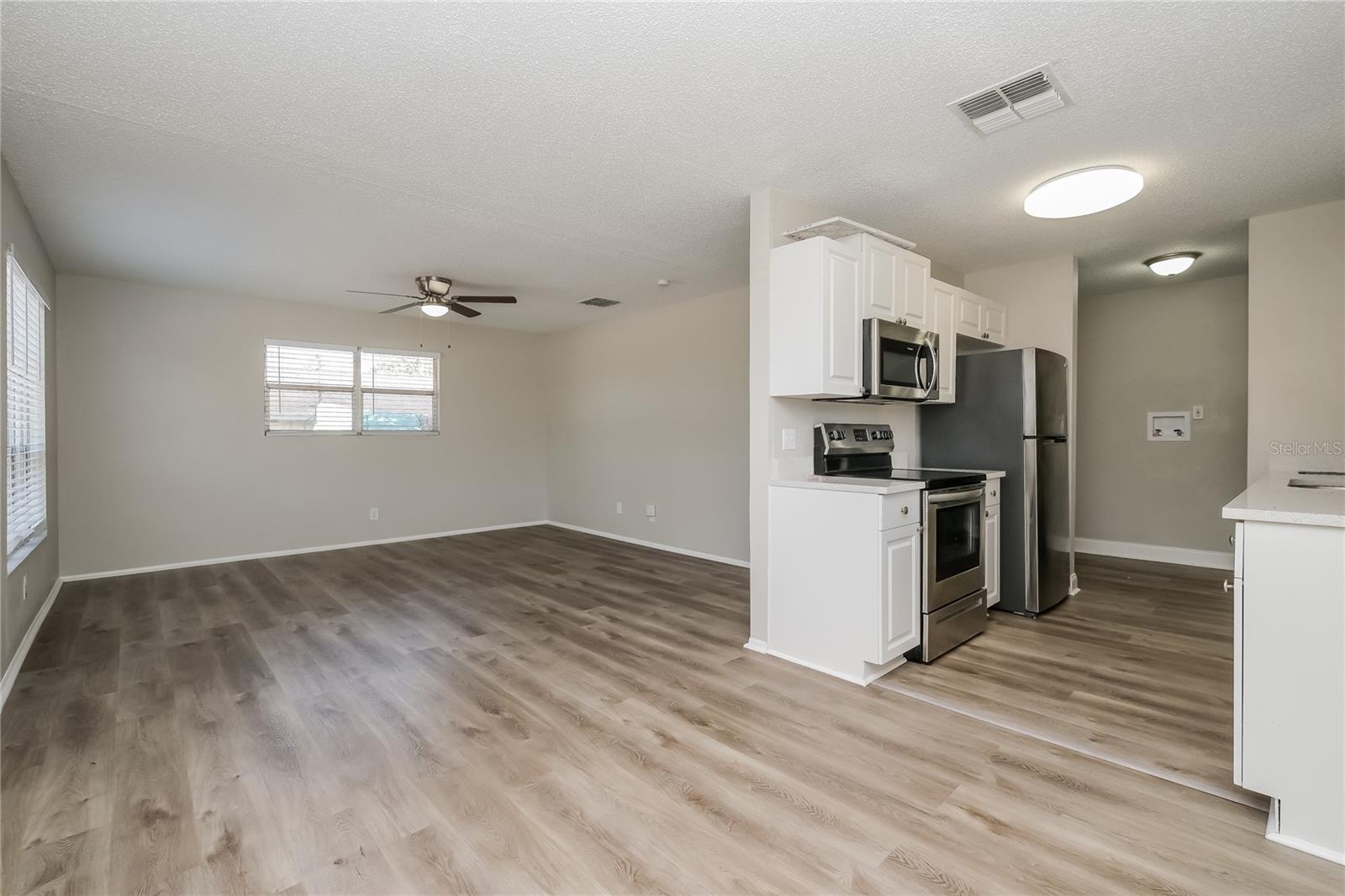 Image 3 of 16 For 425 Disston Avenue