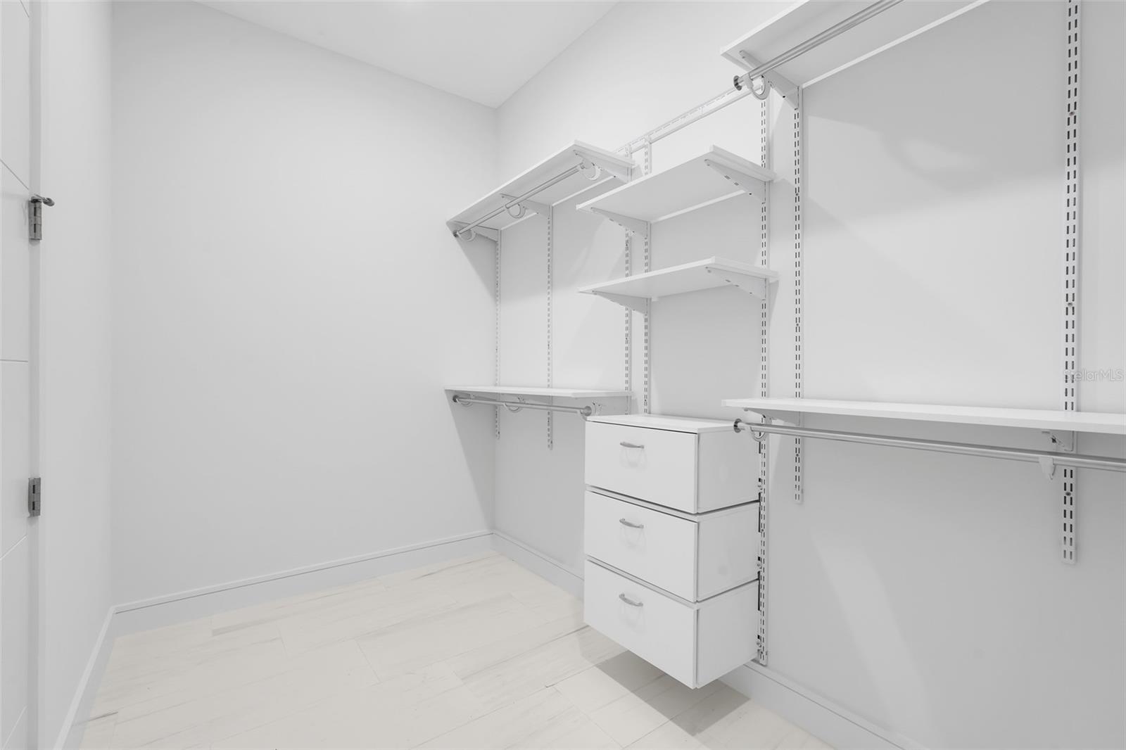 Image 28 of 48 For 3048 Kensington Avenue