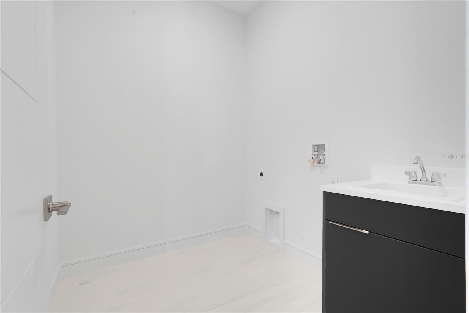 Image 40 of 48 For 3048 Kensington Avenue